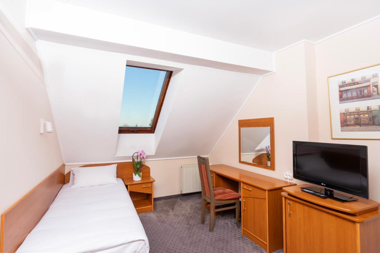 Hotel Victory Home Варшава Екстериор снимка