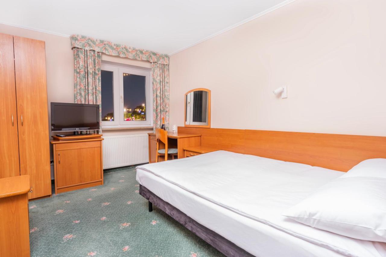 Hotel Victory Home Варшава Екстериор снимка
