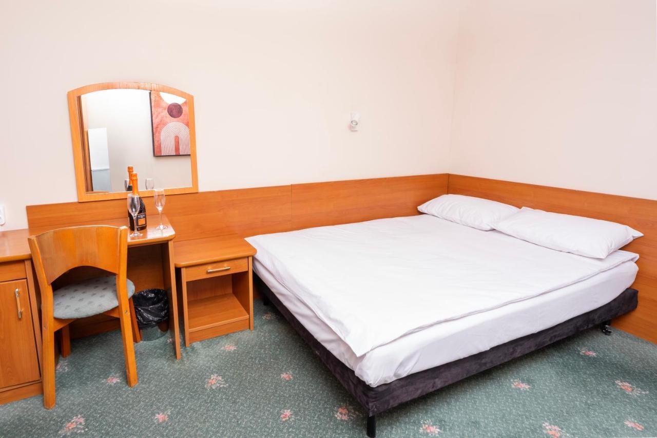 Hotel Victory Home Варшава Екстериор снимка