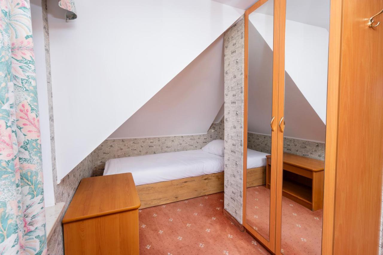 Hotel Victory Home Варшава Екстериор снимка