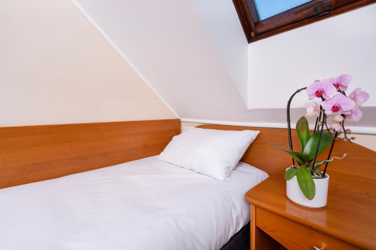 Hotel Victory Home Варшава Екстериор снимка