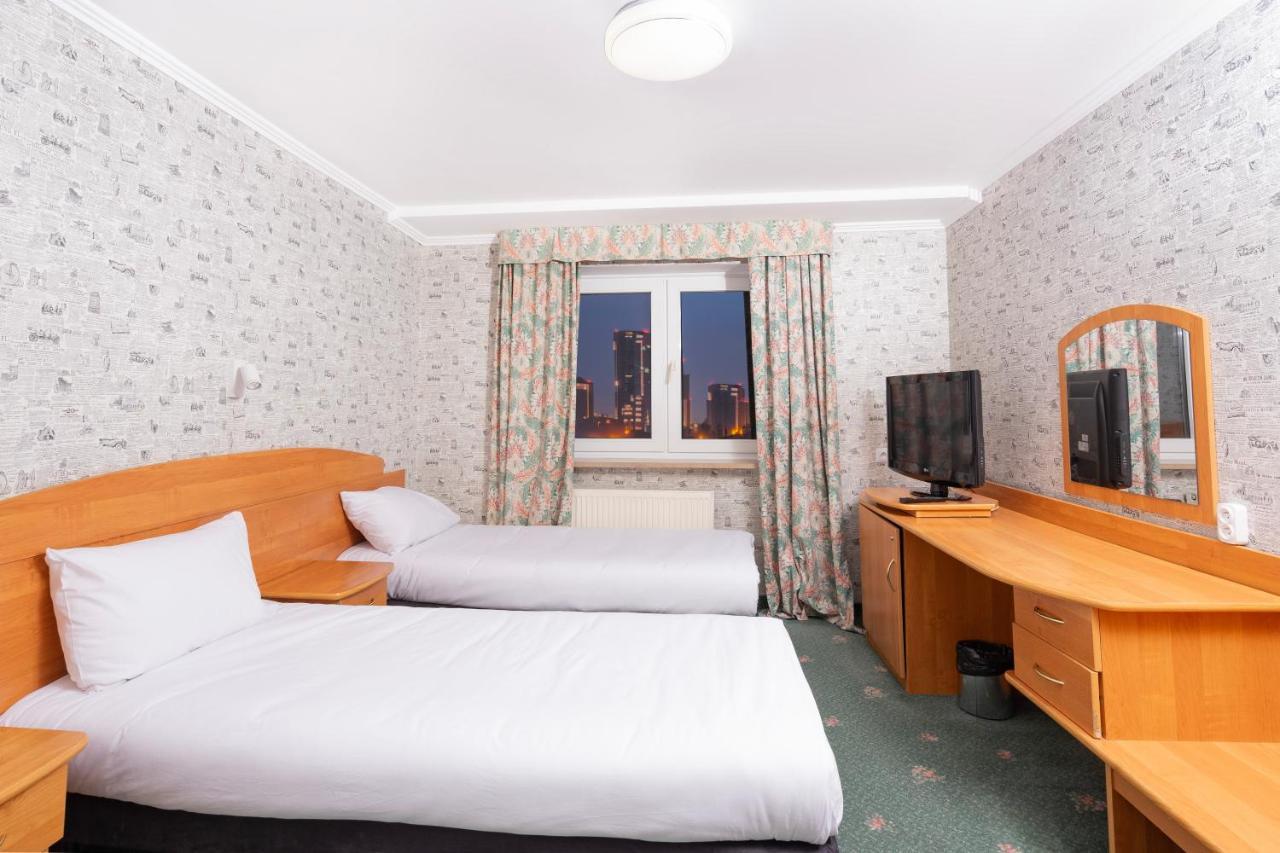 Hotel Victory Home Варшава Екстериор снимка