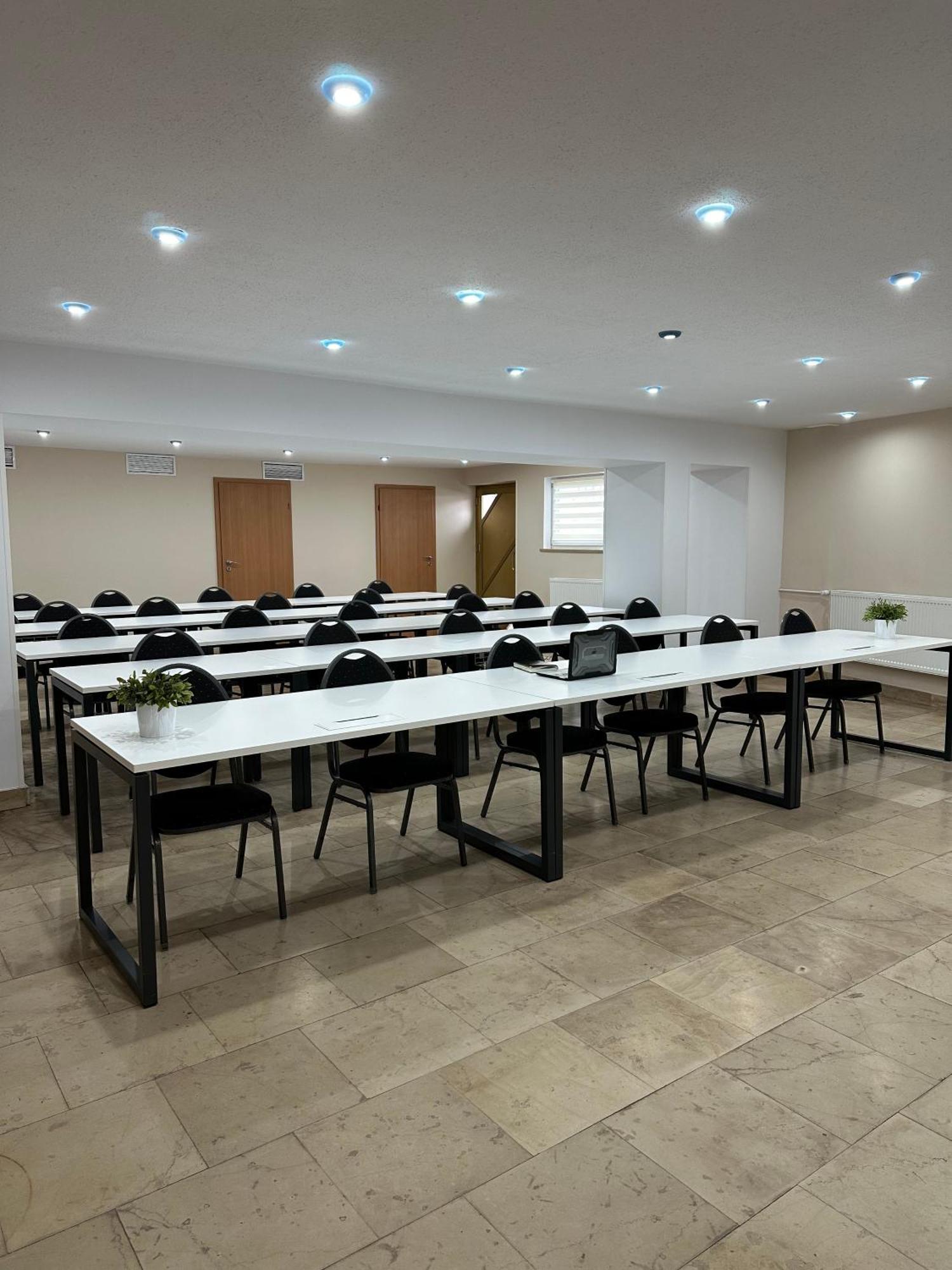 Hotel Victory Home Варшава Екстериор снимка