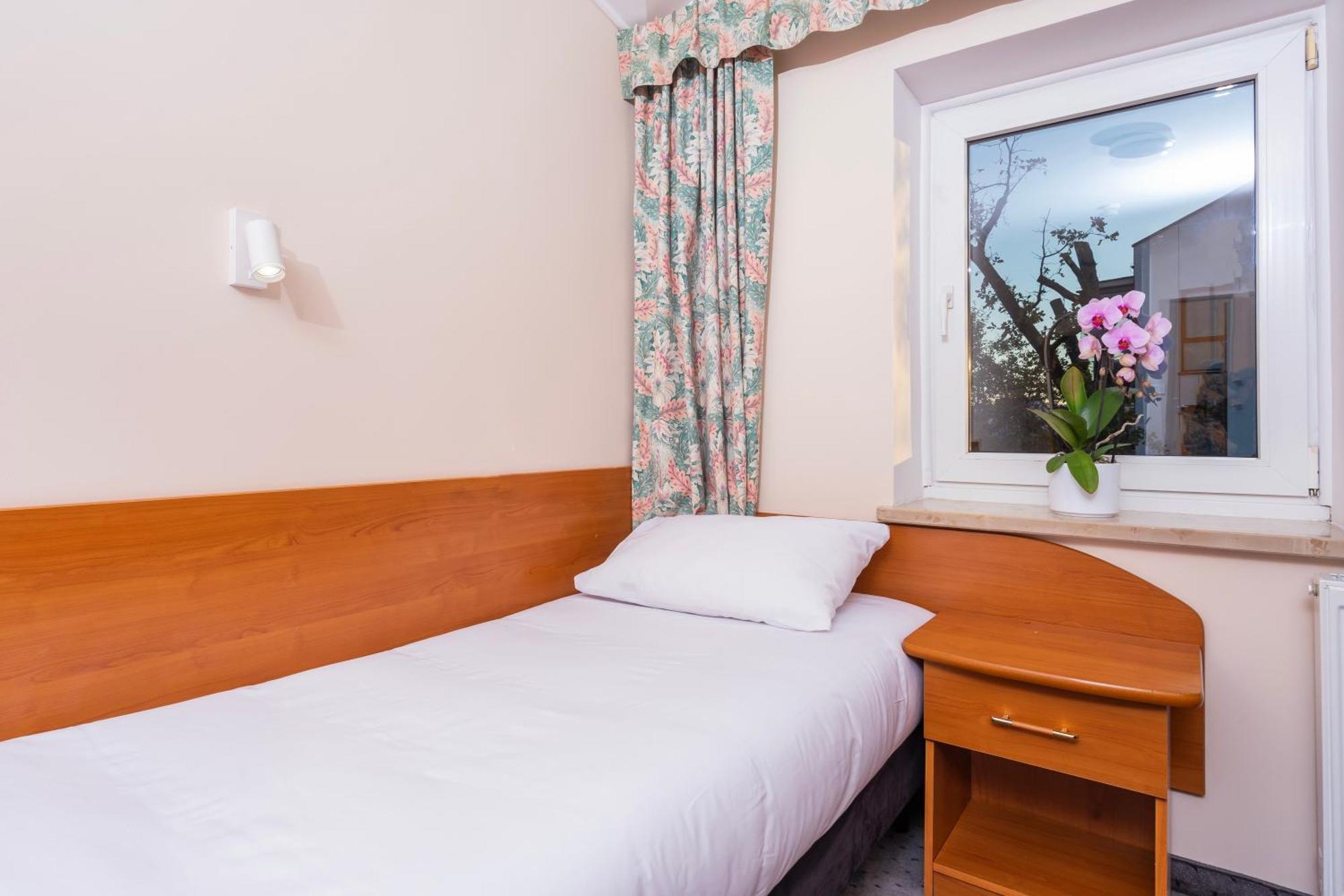 Hotel Victory Home Варшава Екстериор снимка