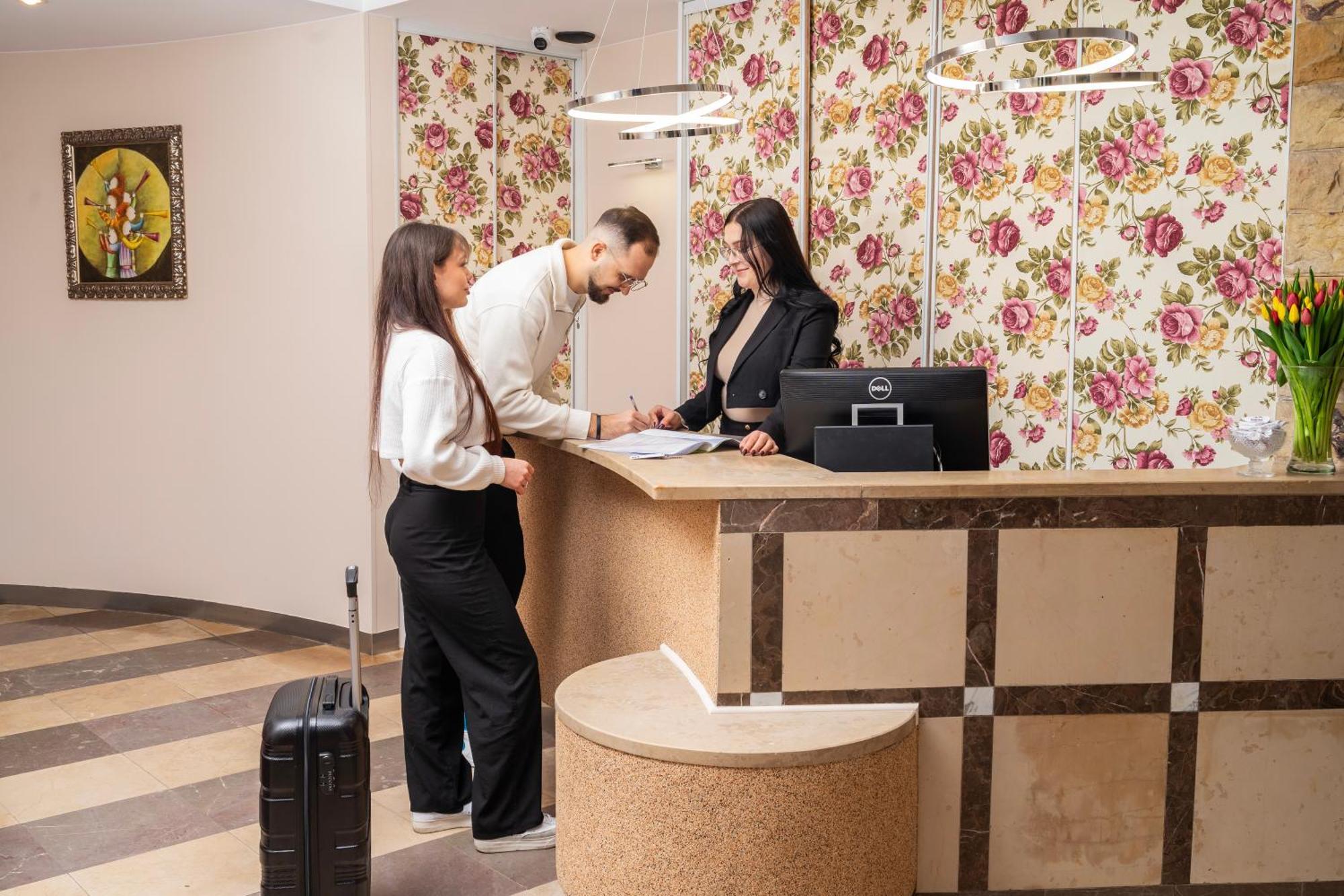 Hotel Victory Home Варшава Екстериор снимка