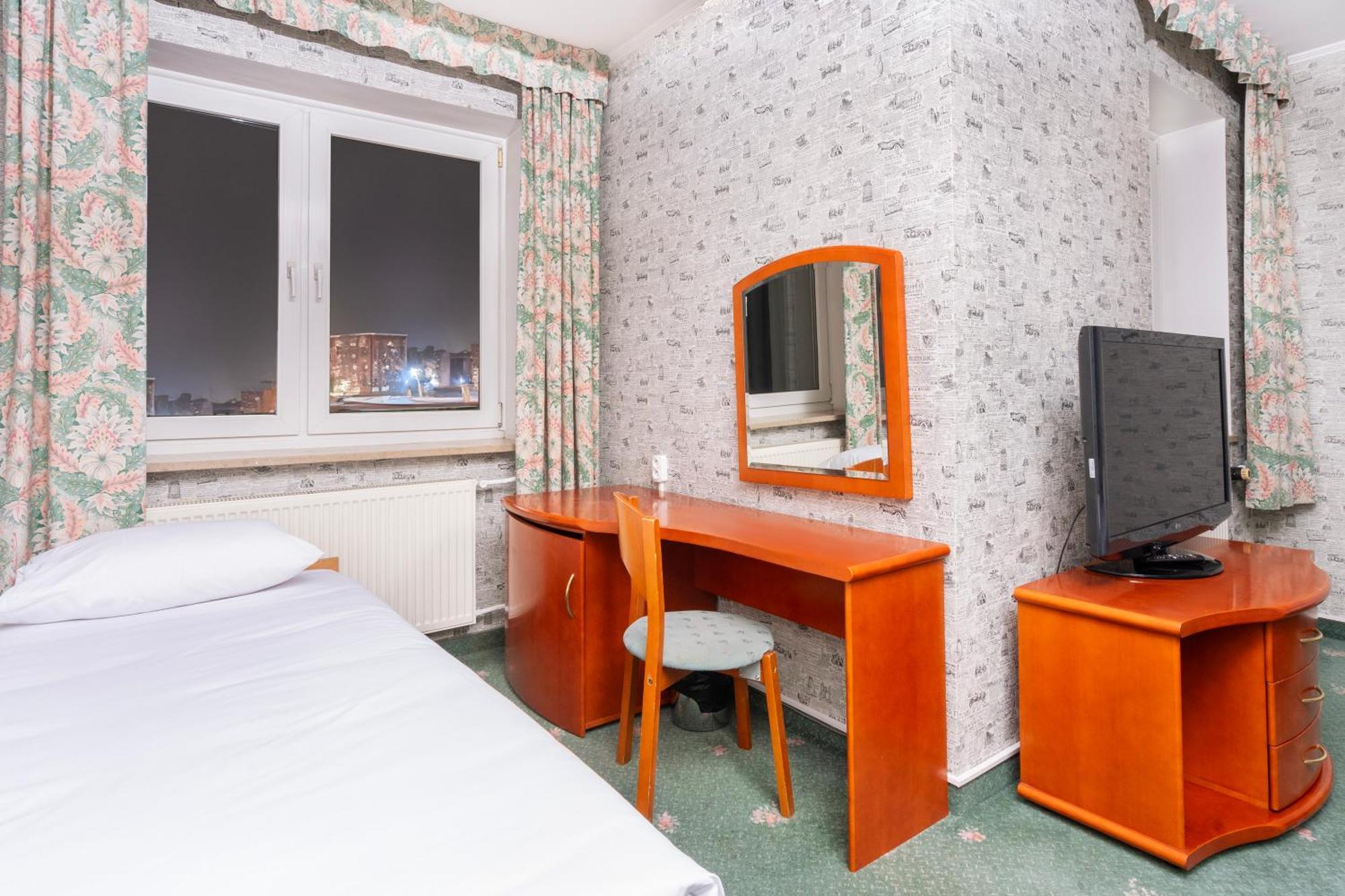 Hotel Victory Home Варшава Екстериор снимка