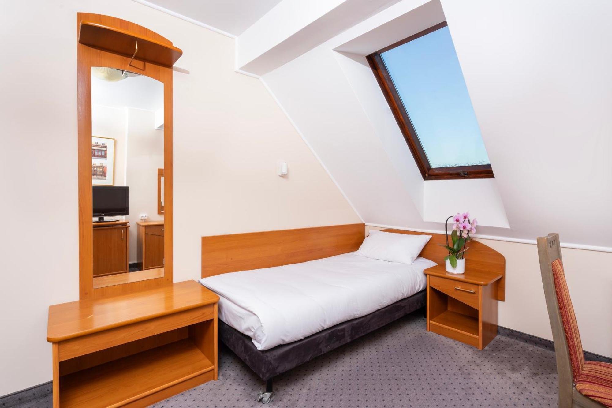 Hotel Victory Home Варшава Екстериор снимка