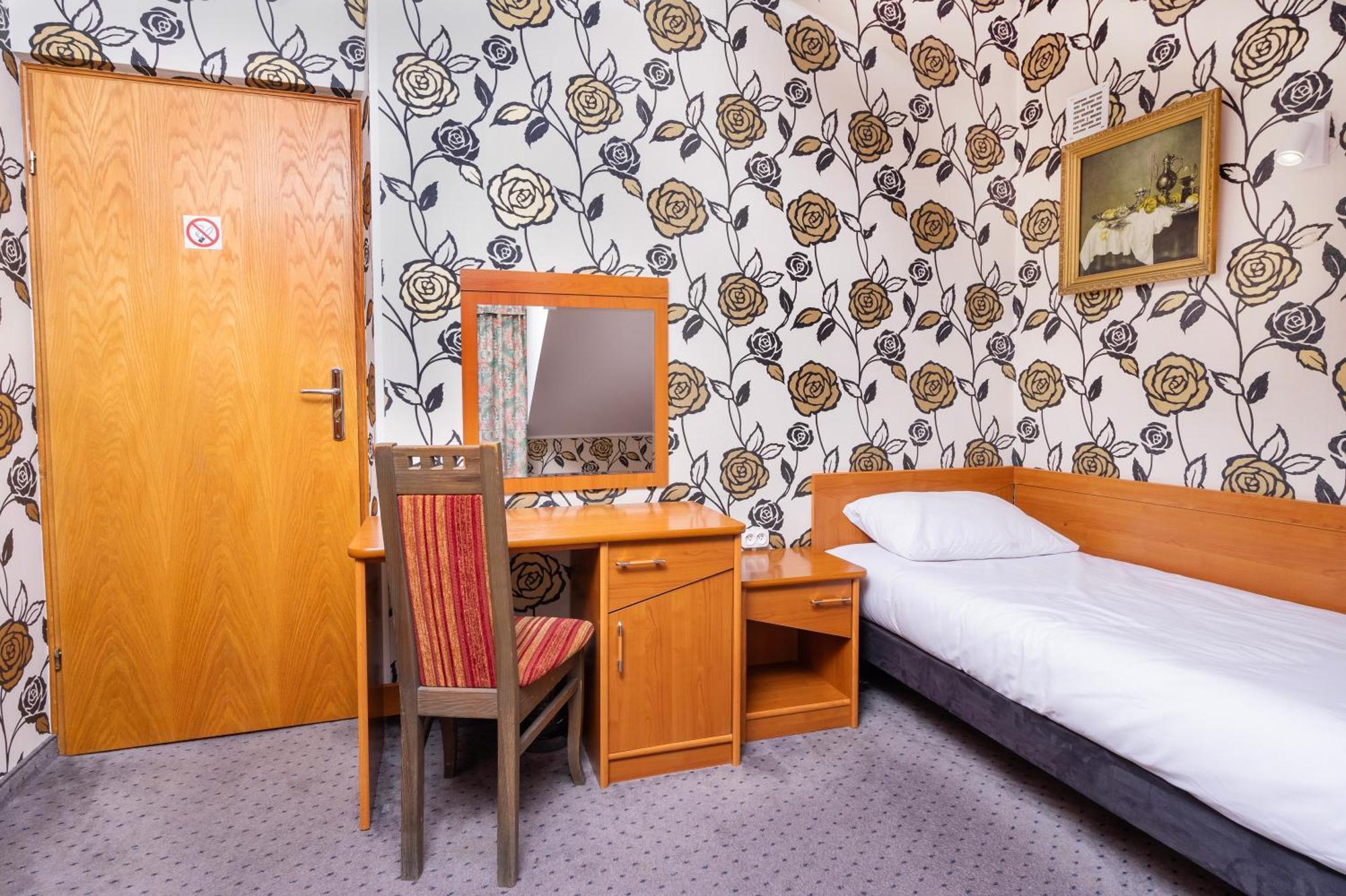 Hotel Victory Home Варшава Екстериор снимка