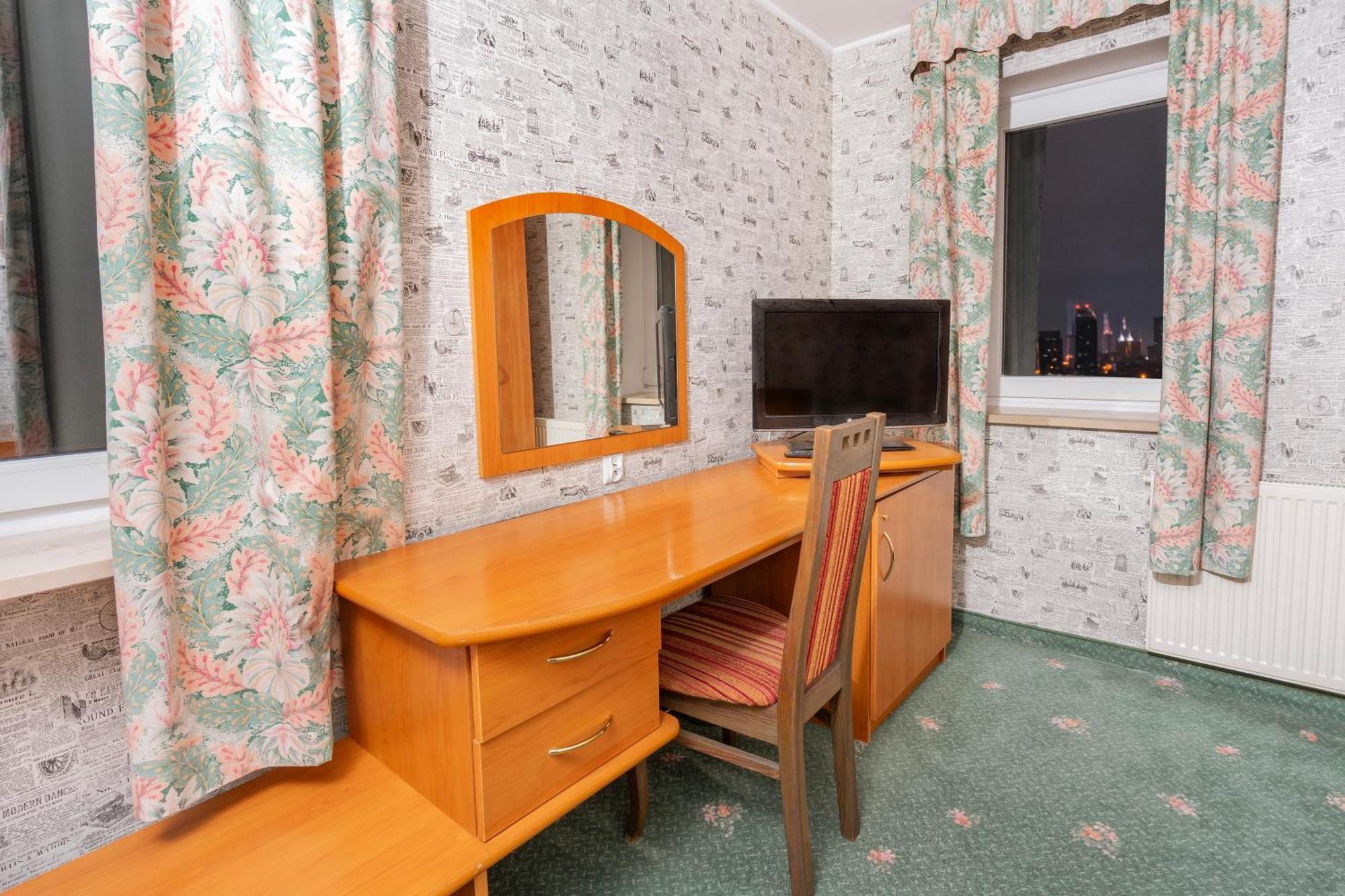 Hotel Victory Home Варшава Екстериор снимка