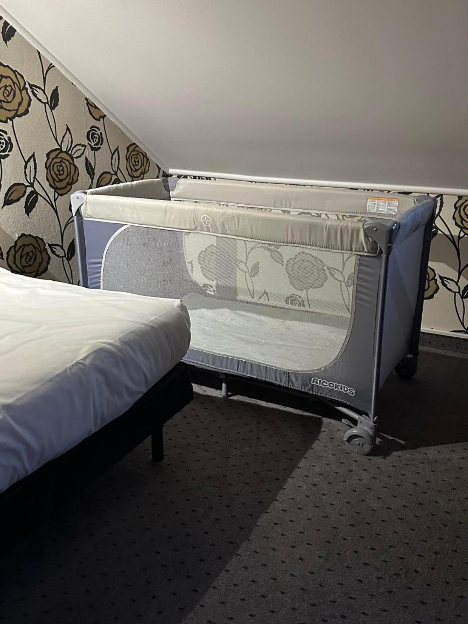 Hotel Victory Home Варшава Екстериор снимка